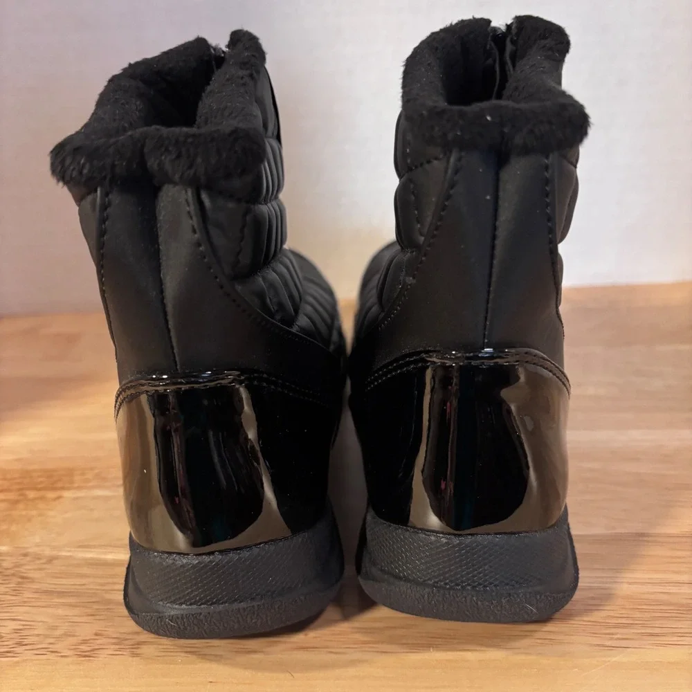 Totes Black Quilted Boots 6W Faux Fur Lined Zip Front Winter Snow‎ Boots Women